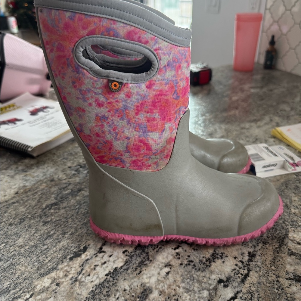 Kids girls BOGS snow boots  - Pink and Gray size 2